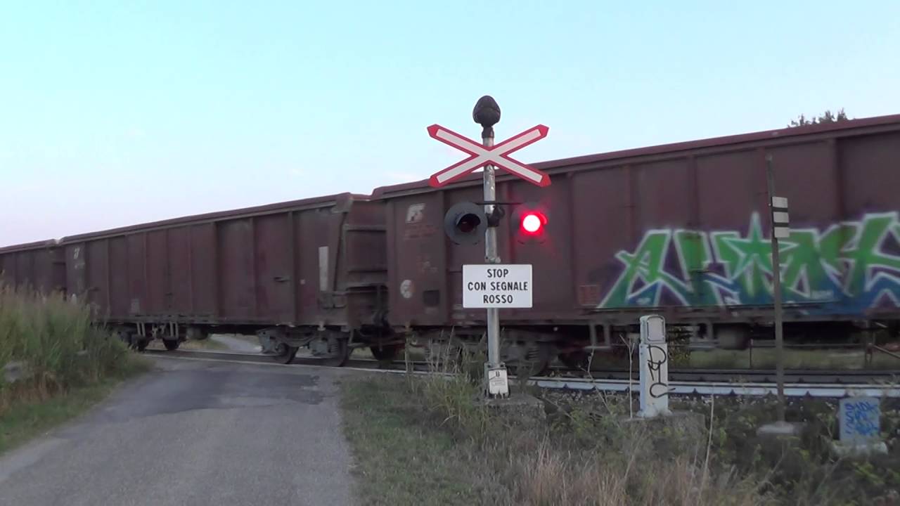 Passaggio a livello senza barriere di via dei Poggi in HD - Ravenna / Level Crossing / عبور سكة حديد