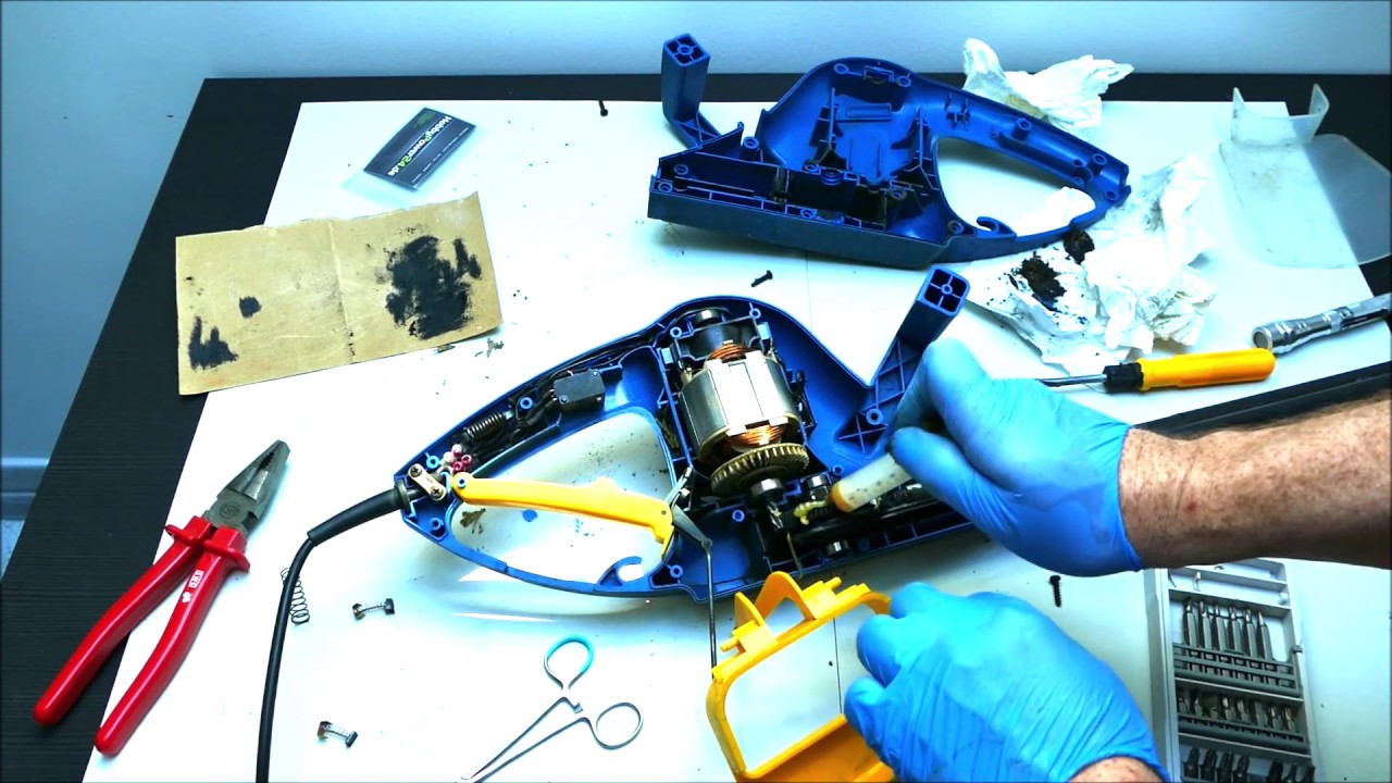 Repairing an hedge trimmer, changing  carbon brushes, Einhell Royal HEC551