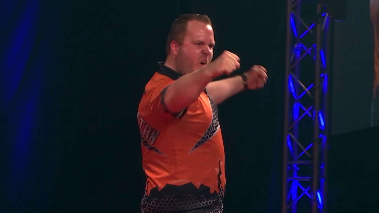 CRAZY WALK-ON! Dirk van Duijvenbode's hilarious entrance in Belgium