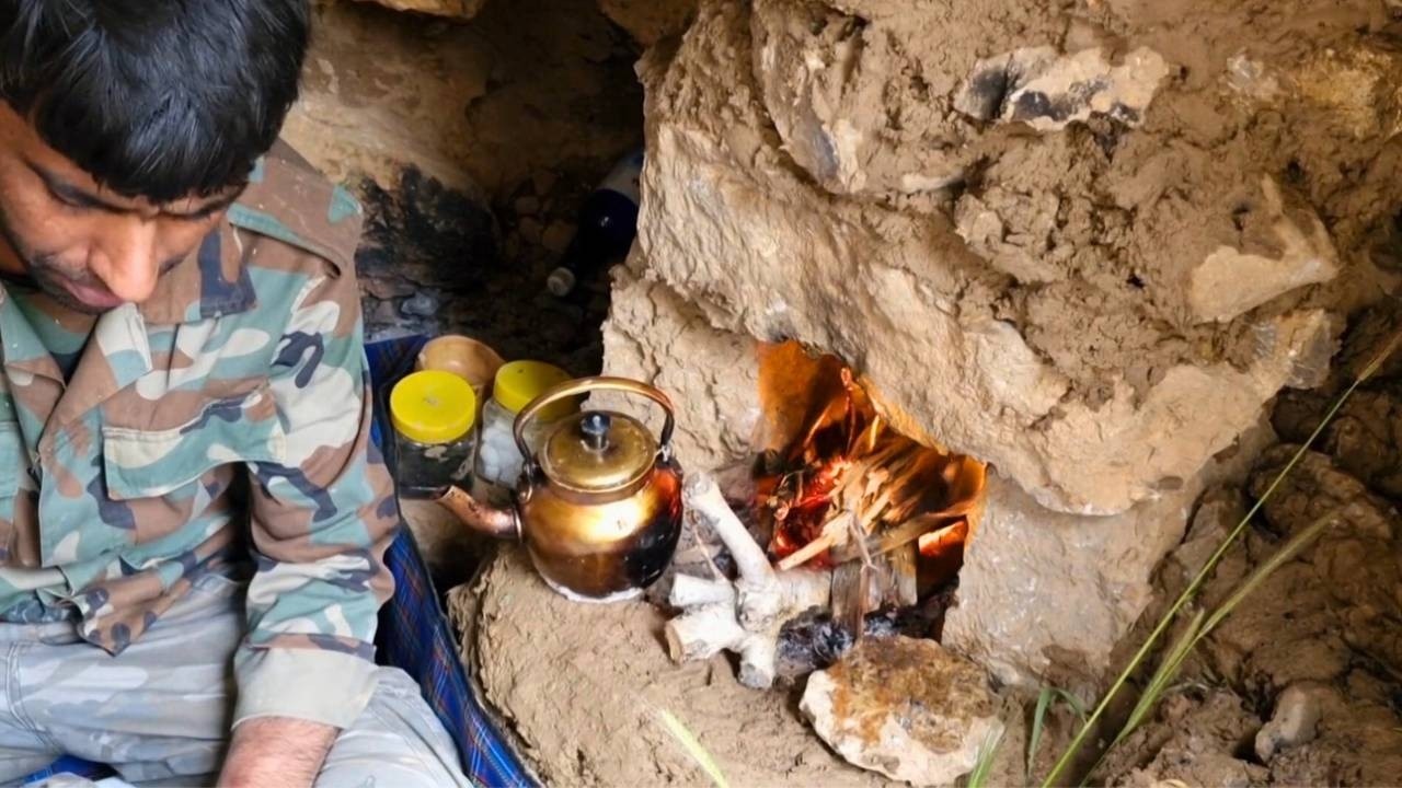 I Built a Warm Cave Shelter with a Fireplace on a Rainy Day