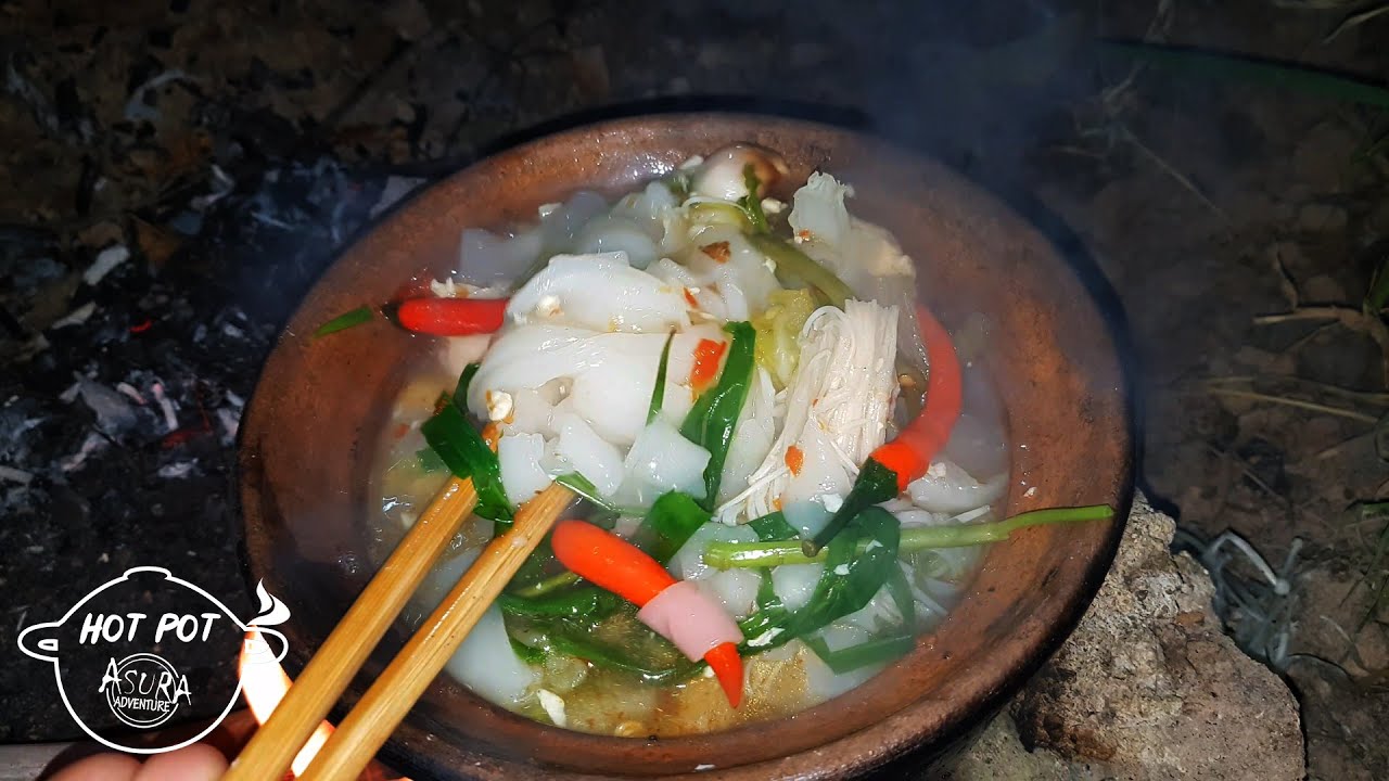 Hot Pot - Super Spicy Sour Noodle Soup | Easy Outdoor Cooking