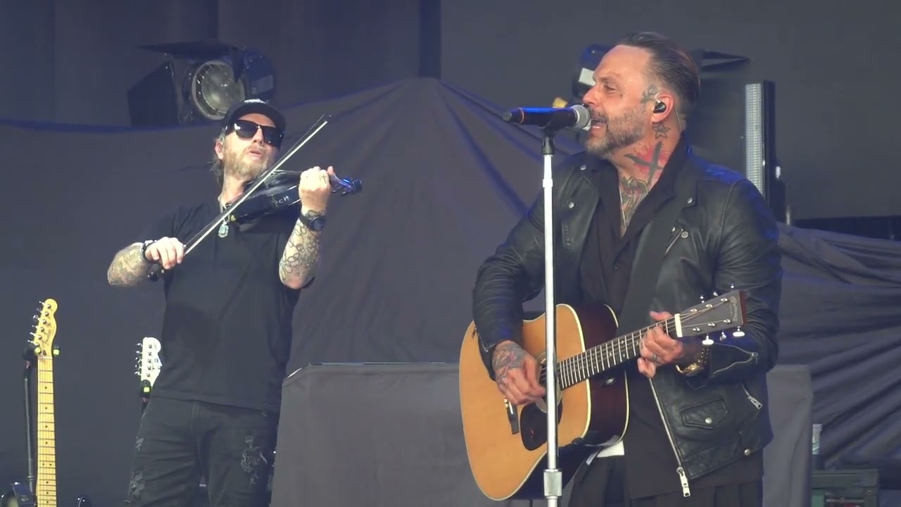 Blue October. Live 2025 🡆 Hate Me 🡄 May 24 ⬘ The Woodlands, TX