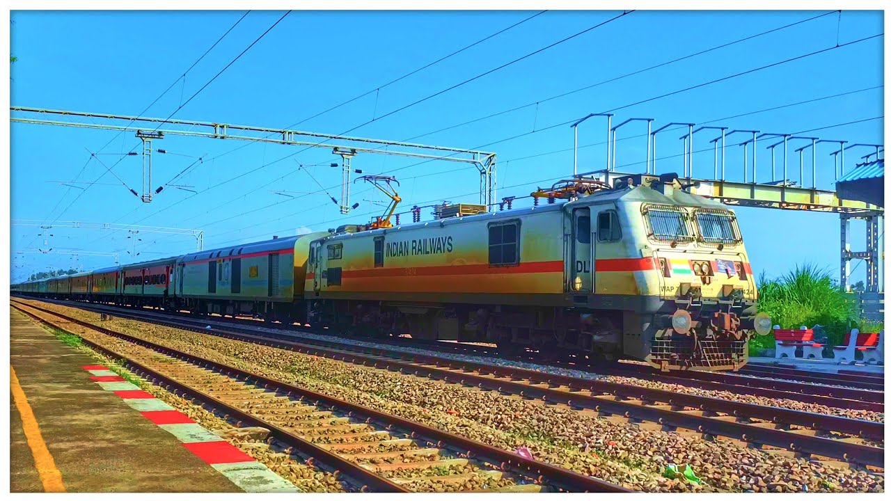 Cool And Calm Arrival of Indore Amritsar Express at Dukehari Railway Station