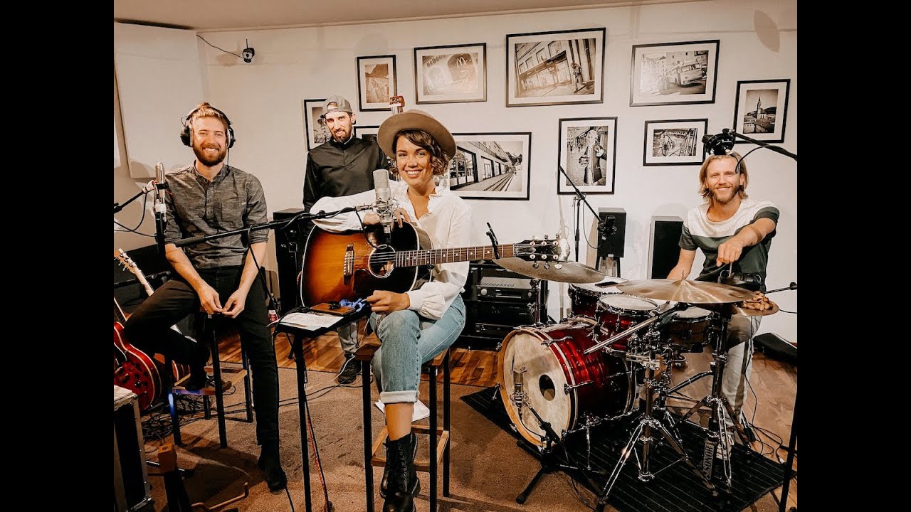 Clara Louise & Band - 