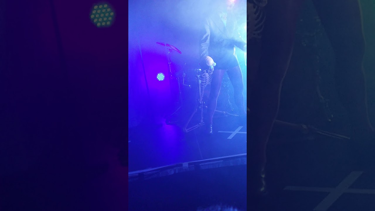 Die Orsons Live - Kaas: Schneeweiß