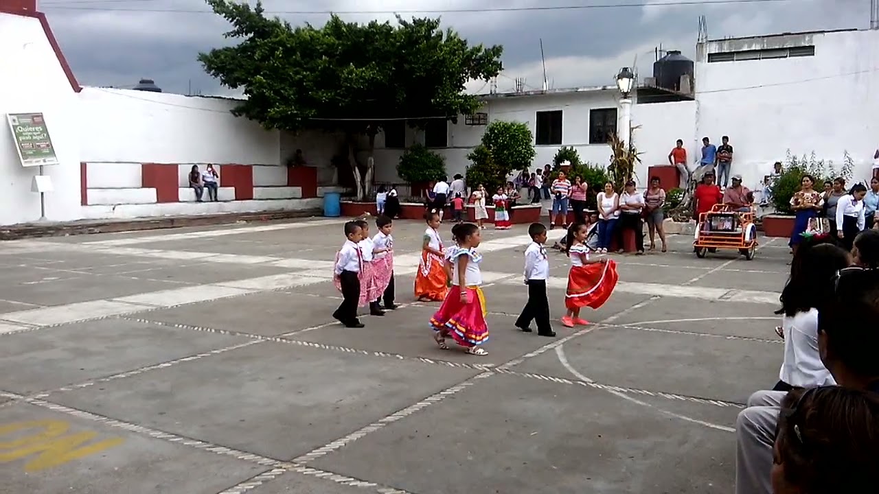 Los derechos de la música no me pertenecen, bailable istmeña 2012