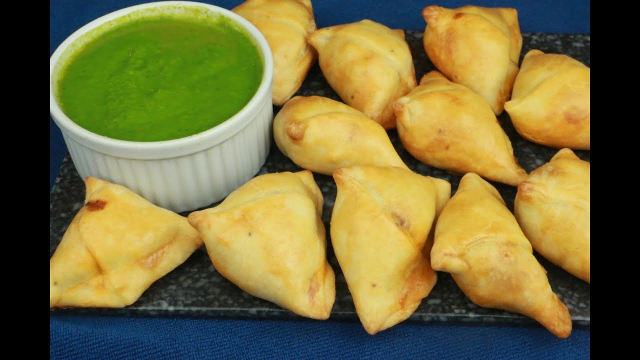 BAKED CURRY CHICKEN SAMOSA WITH GREEN CHUTNEY-CHAAT SAMOSA  WITH MUMBAI STYLE CHUTNEY!
