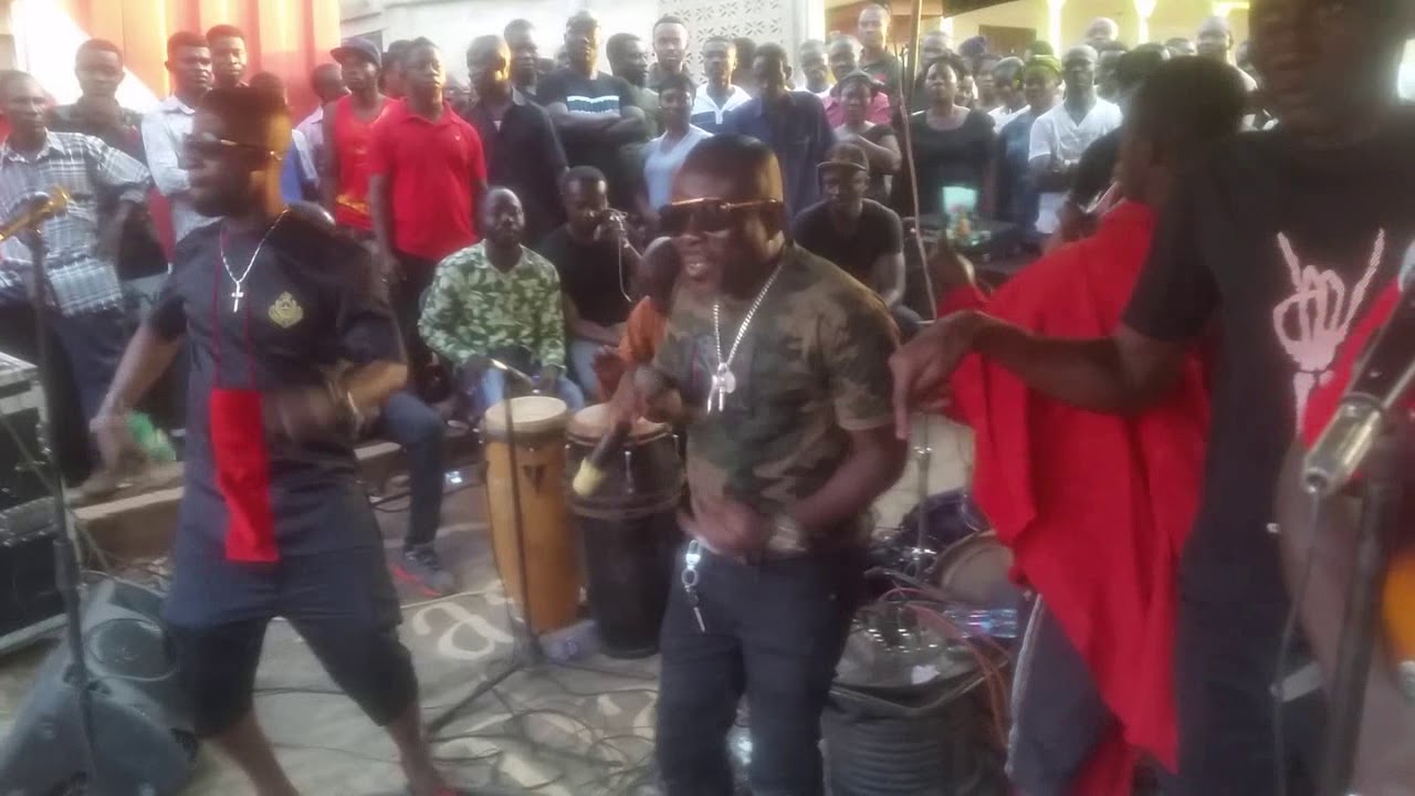Nana Tabiri pulled the crowd at @ B.B. Collins  funeral with Agya koo and prof. Kofi Abraham