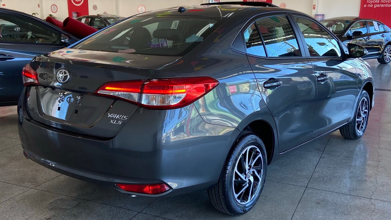 NOVO TOYOTA YARIS 2024 SEDAN CINZA VERSÃO TOP DE LINHA XLS COM TETO SOLAR | PREÇO R$ 127 MIL