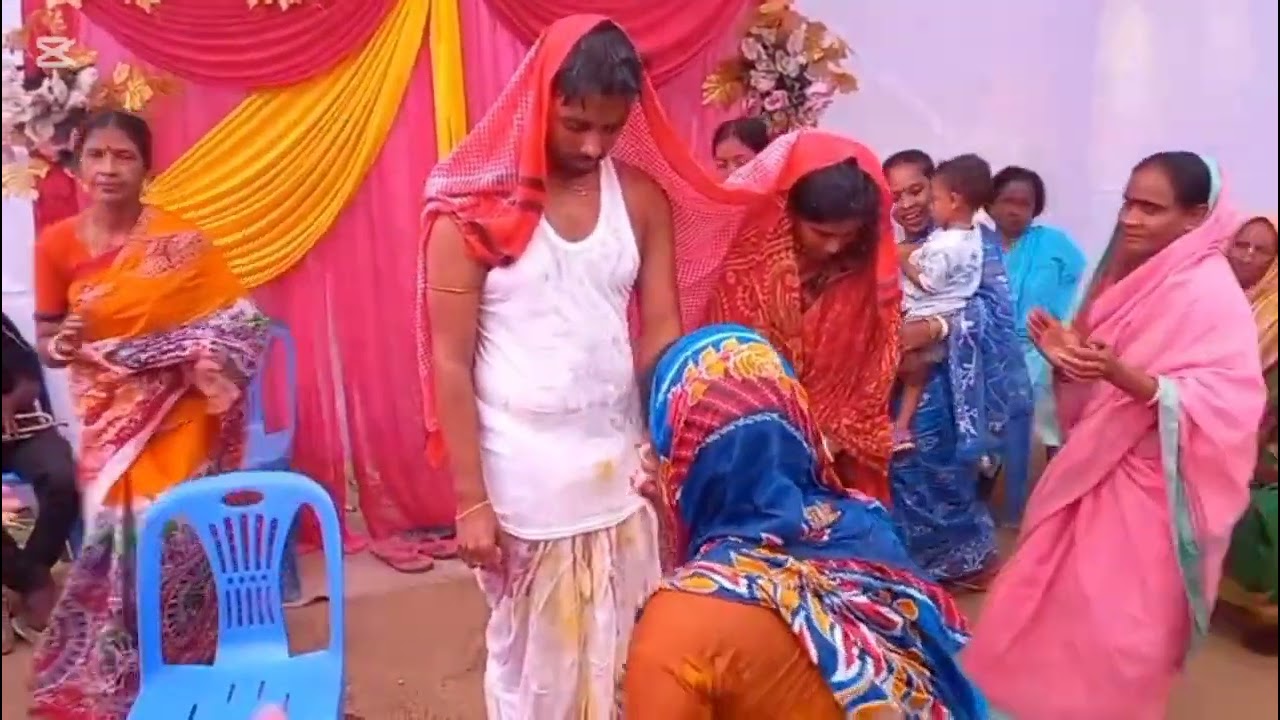 নতুন বরের শশুর বাড়ীতে স্নান করছে