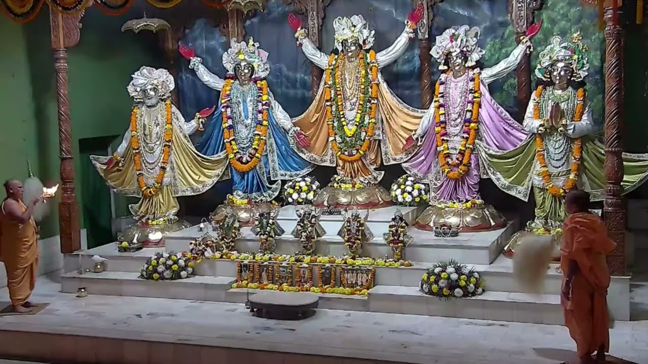 Today arati hare Krishna sridham Mayapur 🙏💞#viralvideo #iskonian 