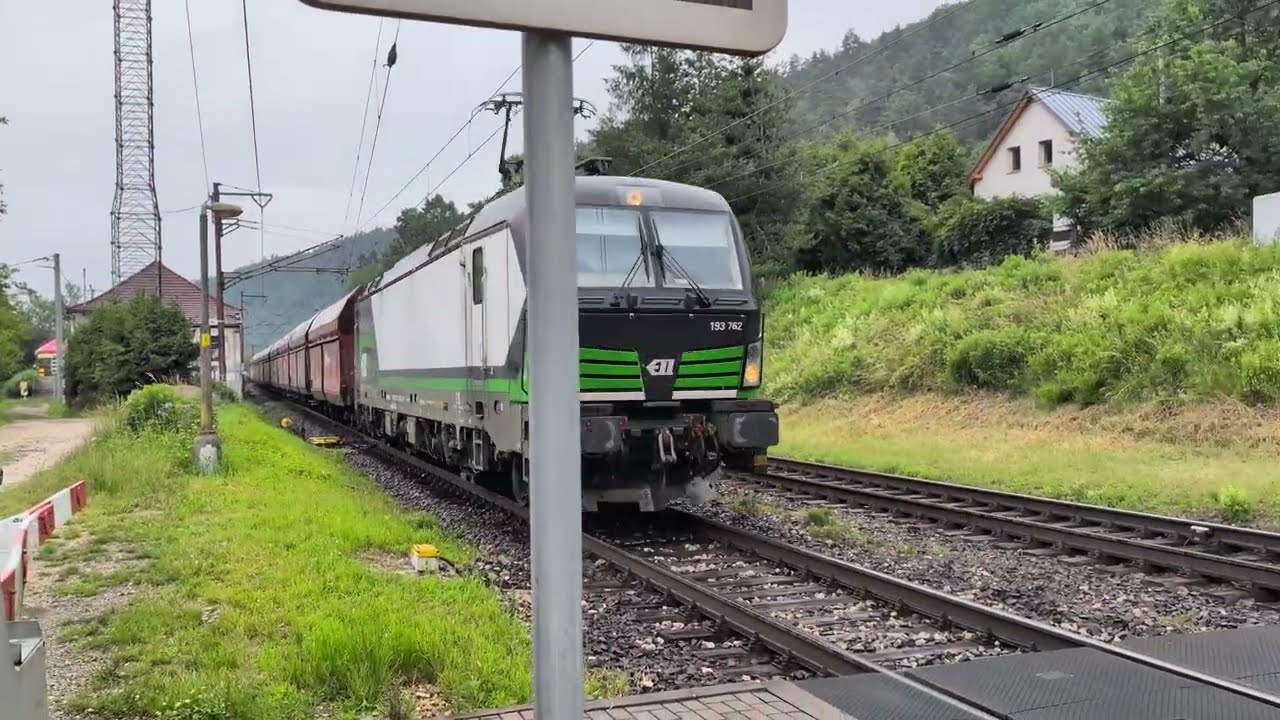 VECTRON 193-762 ELL przelatuje przez Margecany Zastavka