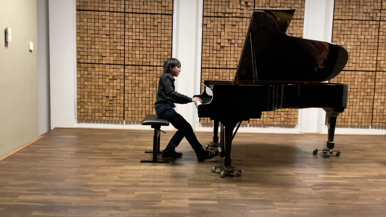 Chopin: Etüde C-dur op. 10 Nr. 1; Ravel: Jeux d'eau (Vincent Ong)