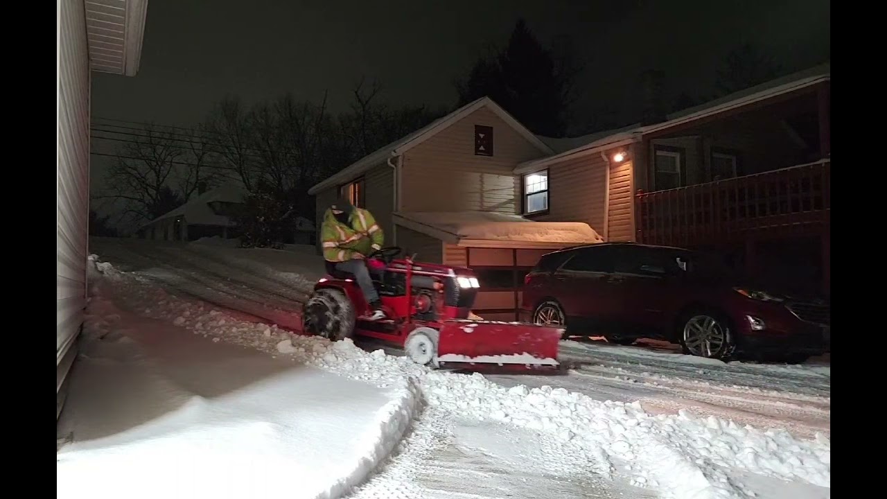 Wheel Horse 312-8 plowing snow