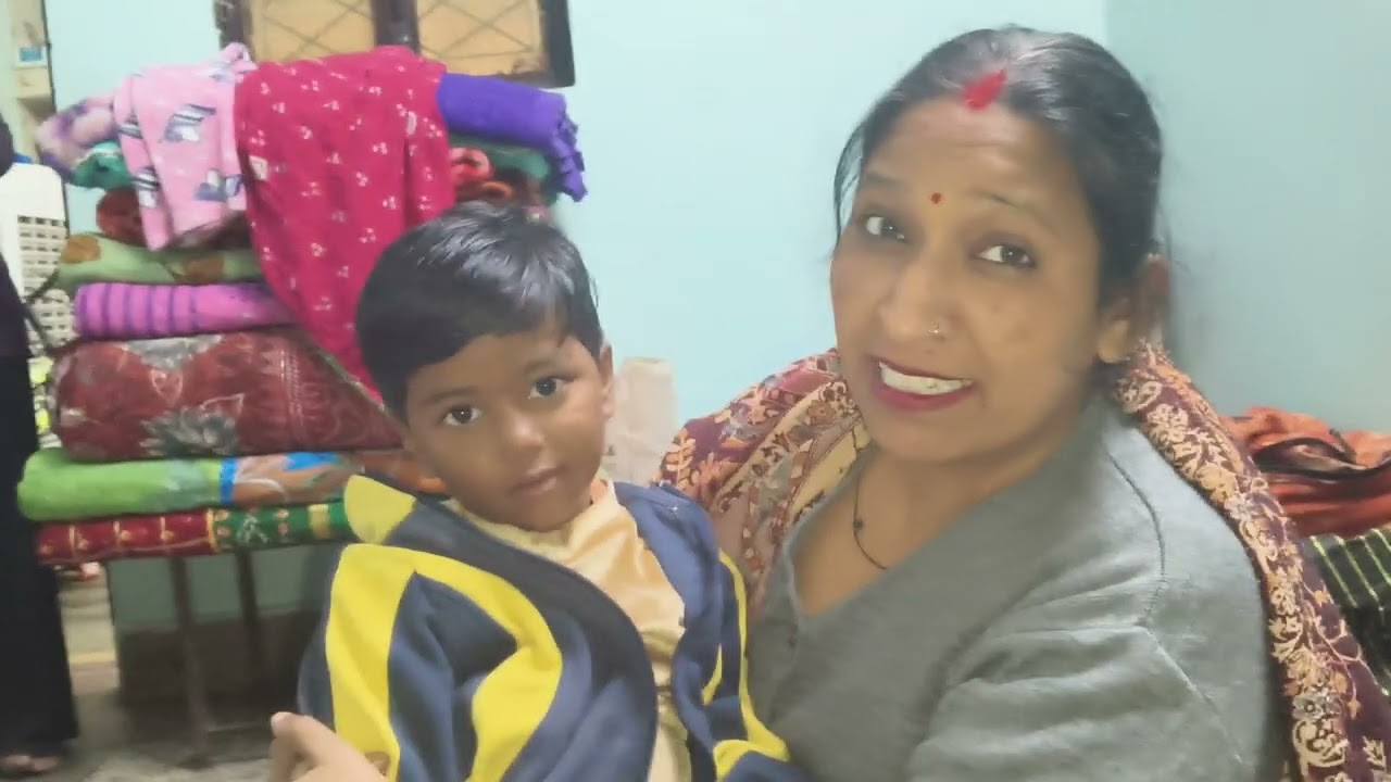 All age vlog aaj pyaj ke pakode bane like share and subscribe 