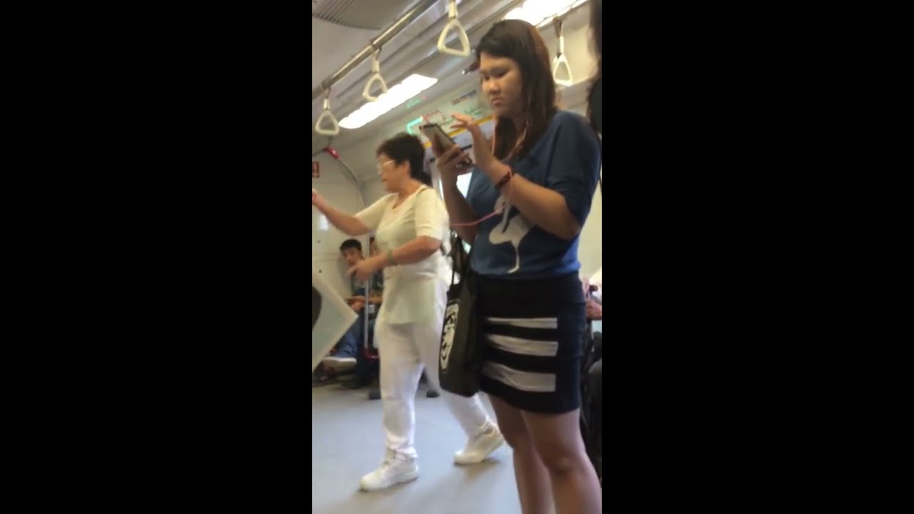 Crazy Aunty Vs Security Guard on MRT