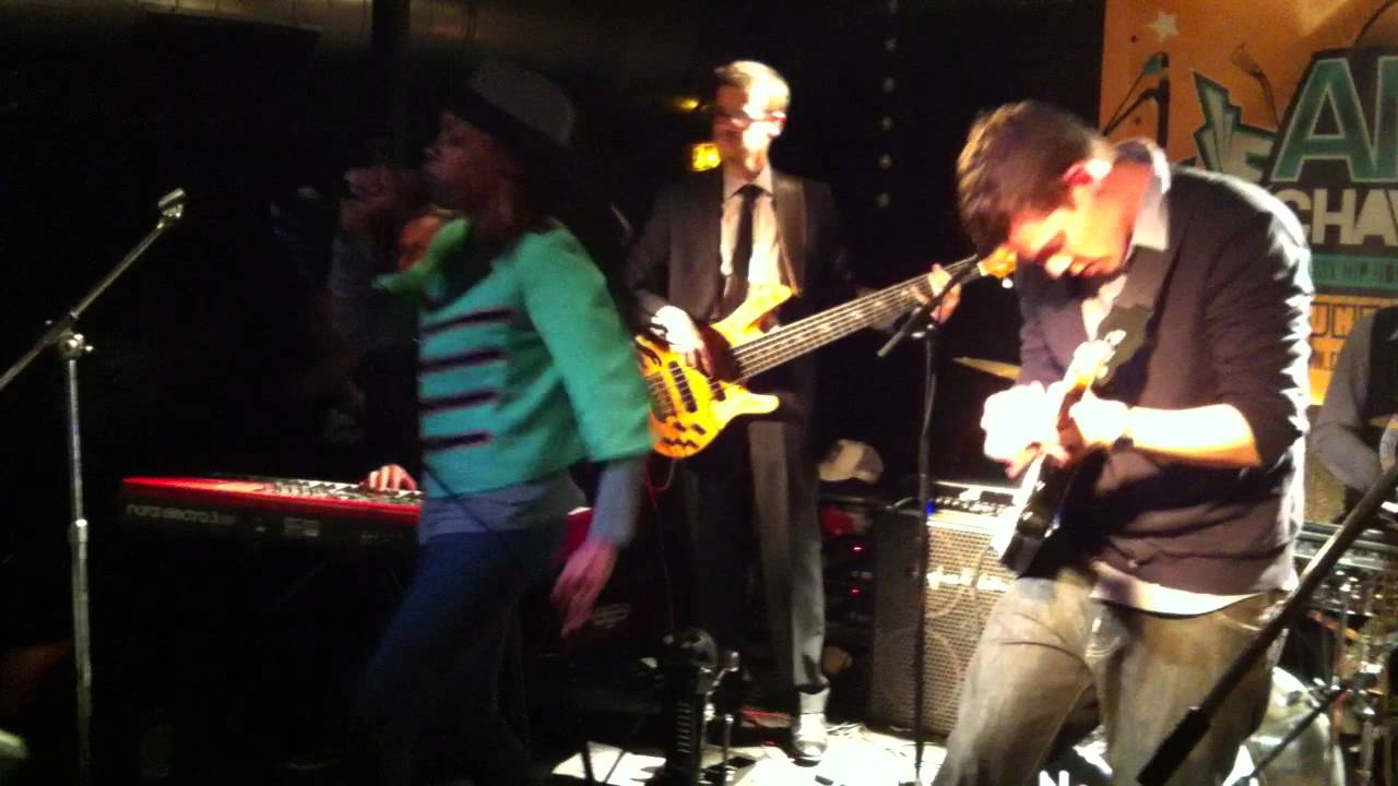 Akua Naru & Digflo Band @ Le Brin de Zinc (Chamb&eacute;ry - 18/05/12)