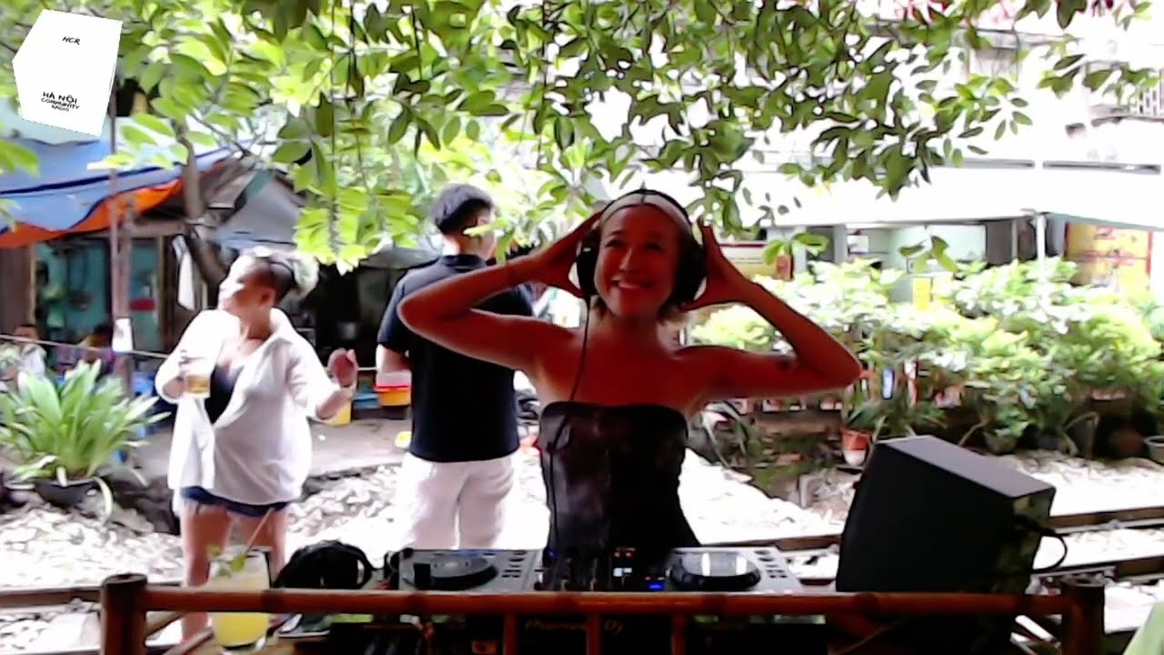 Happy Hour Live w/ PiliPili