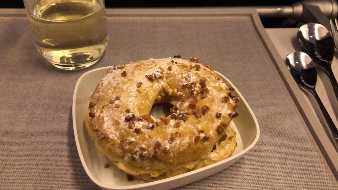 Air France BUSINESS CLASS {flight-Report} Tunis to Paris  AF1185