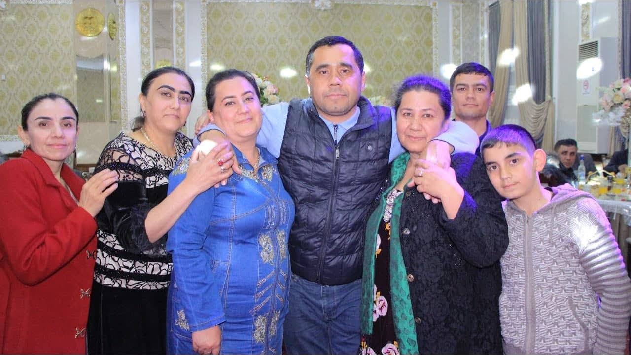 Saloh aka Tavallud ayyomingiz muborak bo'lsin sizni farzandlaringiz va Flowers jamoasi tabriklaydi