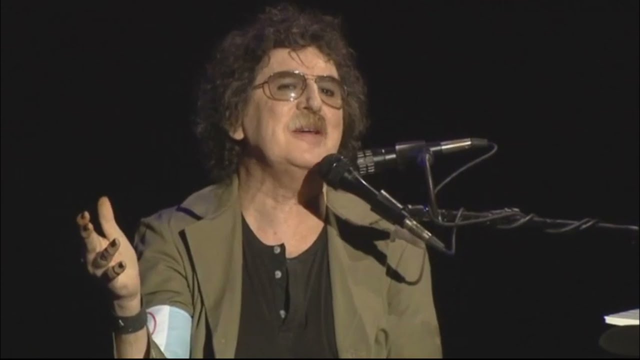 Charly Garcia - Deber&iacute;as saber por qu&eacute; (TREATRO GRAN REX 2011).