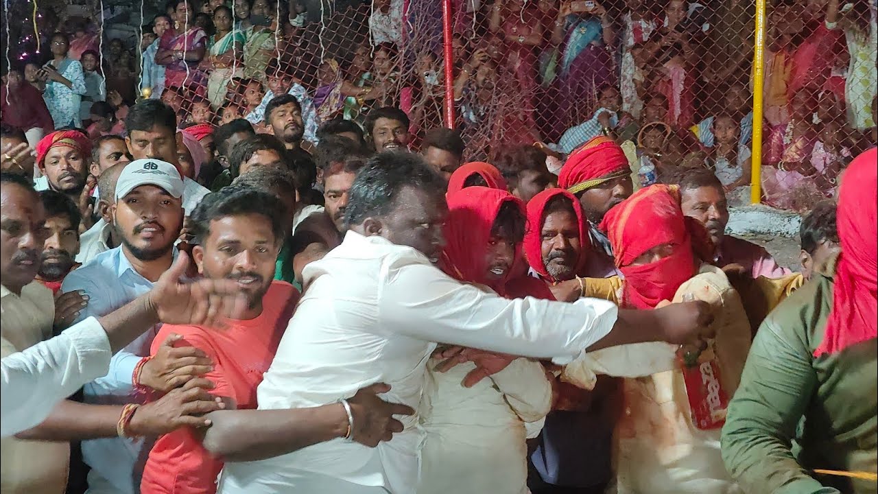 పీచర గ్రామంలో గద్దెలపై చేరుకున్న అమ్మవారు