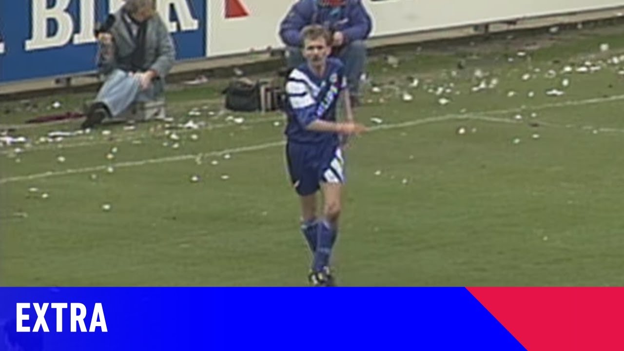 Extra • Adri van Tiggelen • Defending • FC Volendam - PSV (17-01-1993)