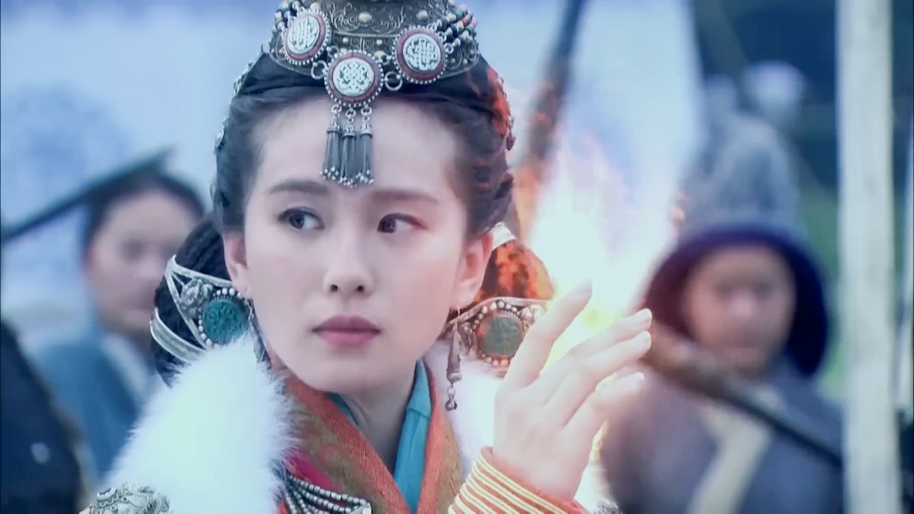 老巫婆陷害女孩是妖女，女孩以牙還牙把手放油鍋，當場戳穿巫婆的小把戲！