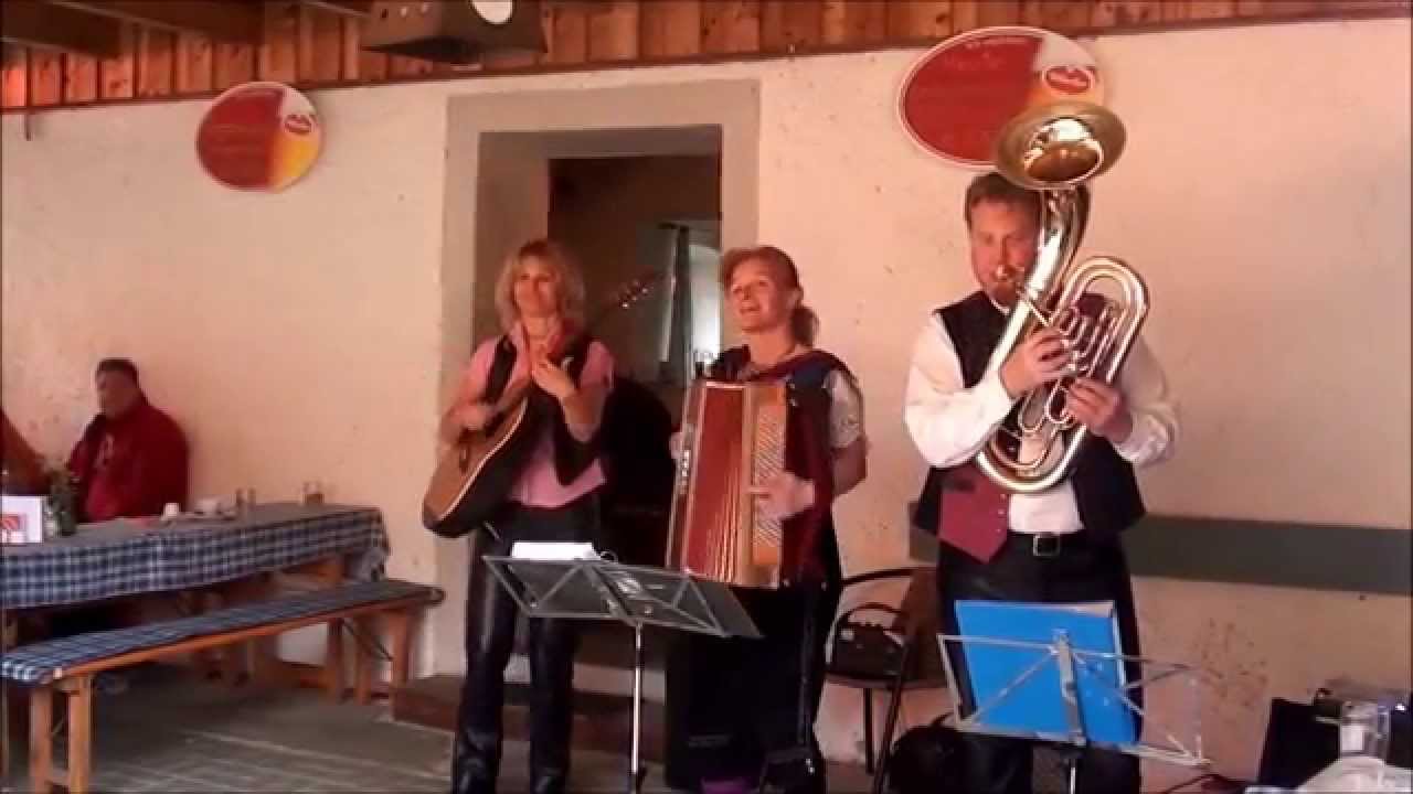 Spanferkelessen auf der Pöllandalm 30.8.2014....