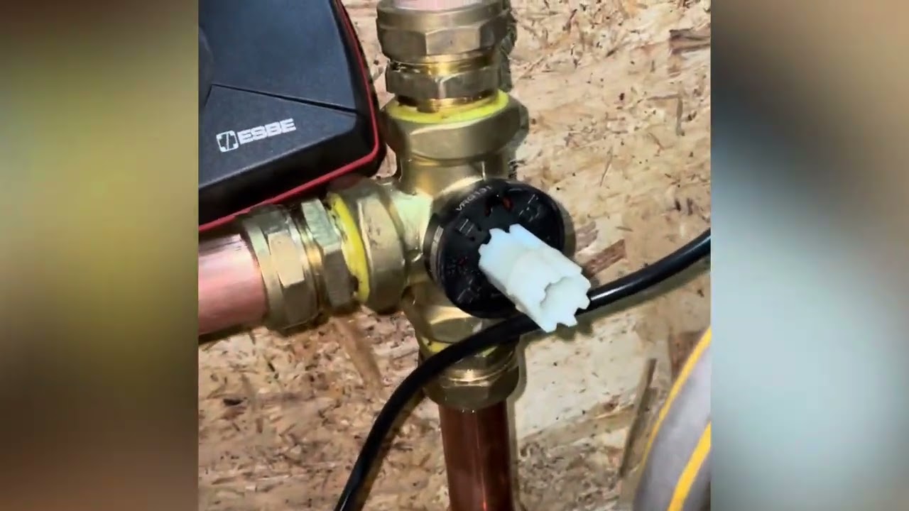 Setting the ESBE valve up on a Heat Pump job.