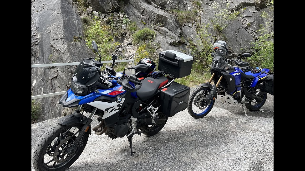 Il solco di Equi Terme in moto