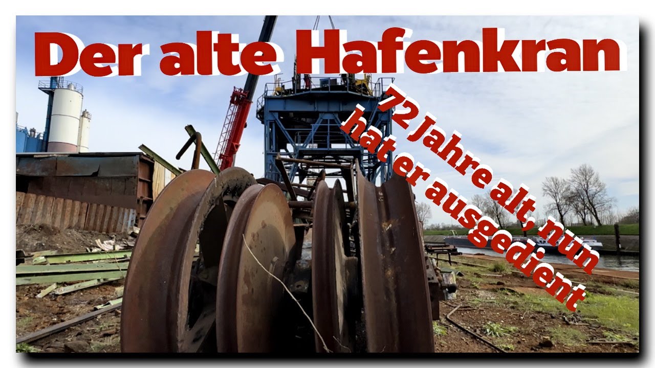 Demontage eines 72 Jahre alten Hafenkrans im Duisburger Hafen.