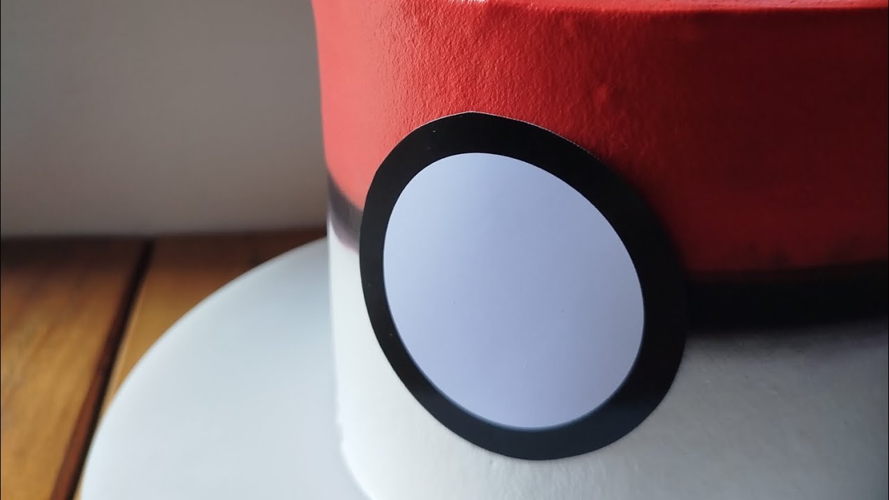 Decoração de bolo Pokébola