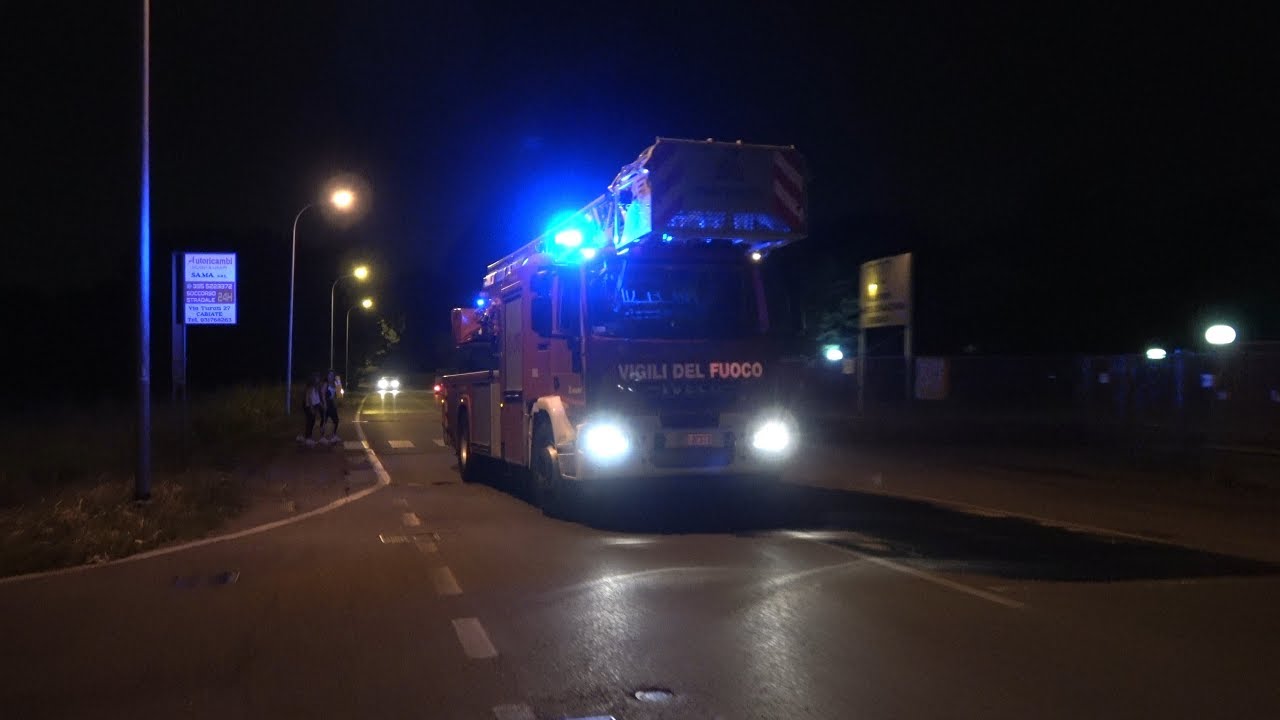AutoScala Vigili del Fuoco Como in emergenza.