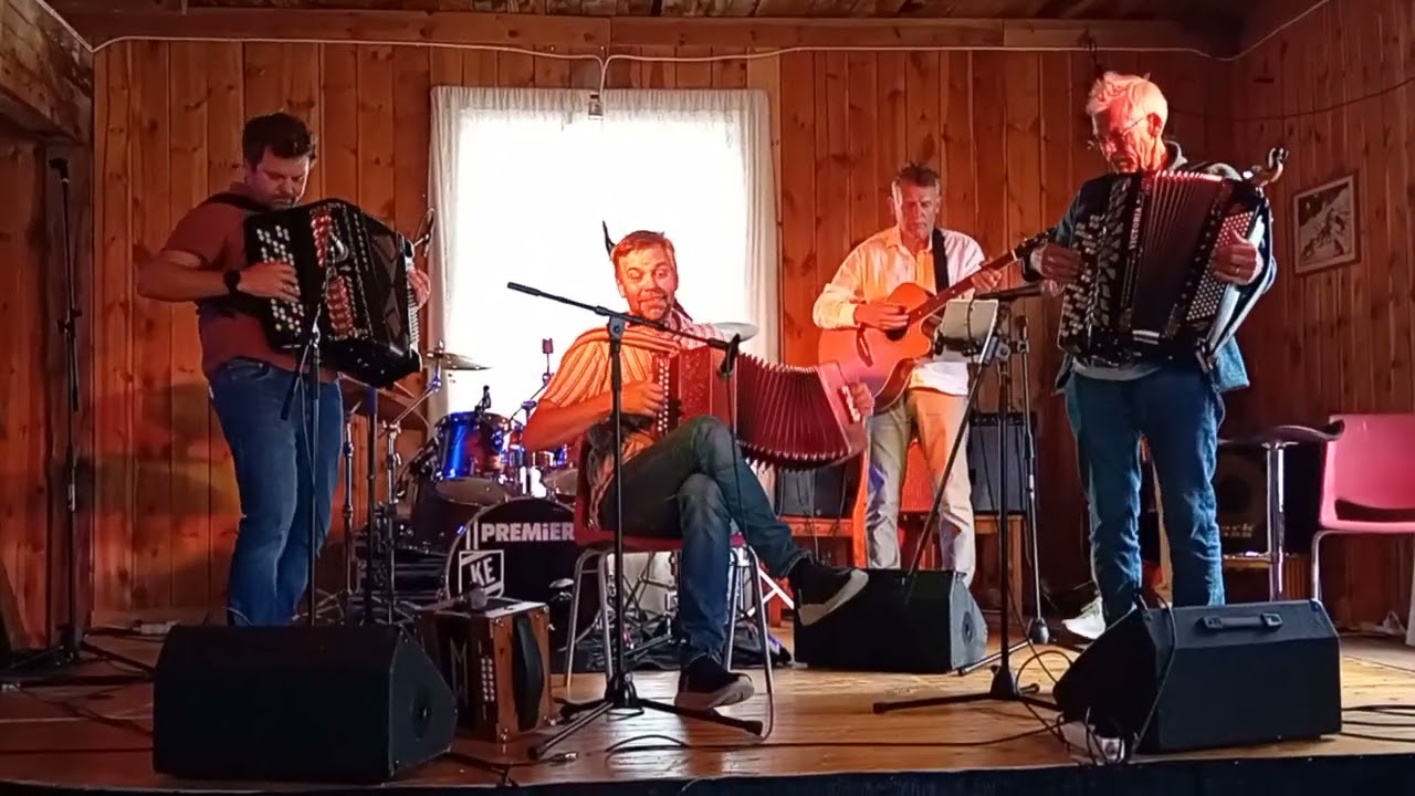Grav(en)- to og tre - Konsert - Vennesund brygge - 2025.