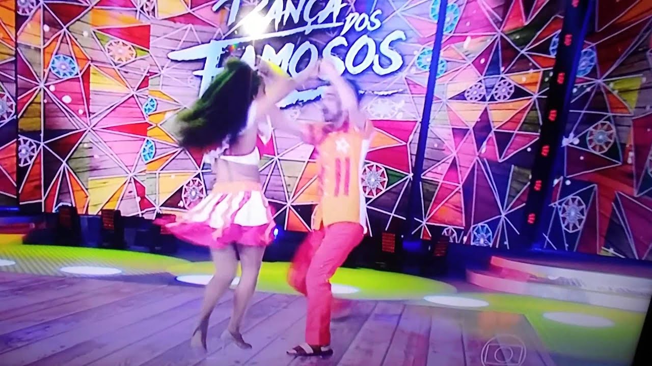 Negra li dança dos famosos forró