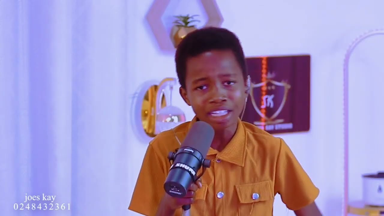 Infact this little boy can really sing WHAT!!!!! His name is Joe Melk Junior 