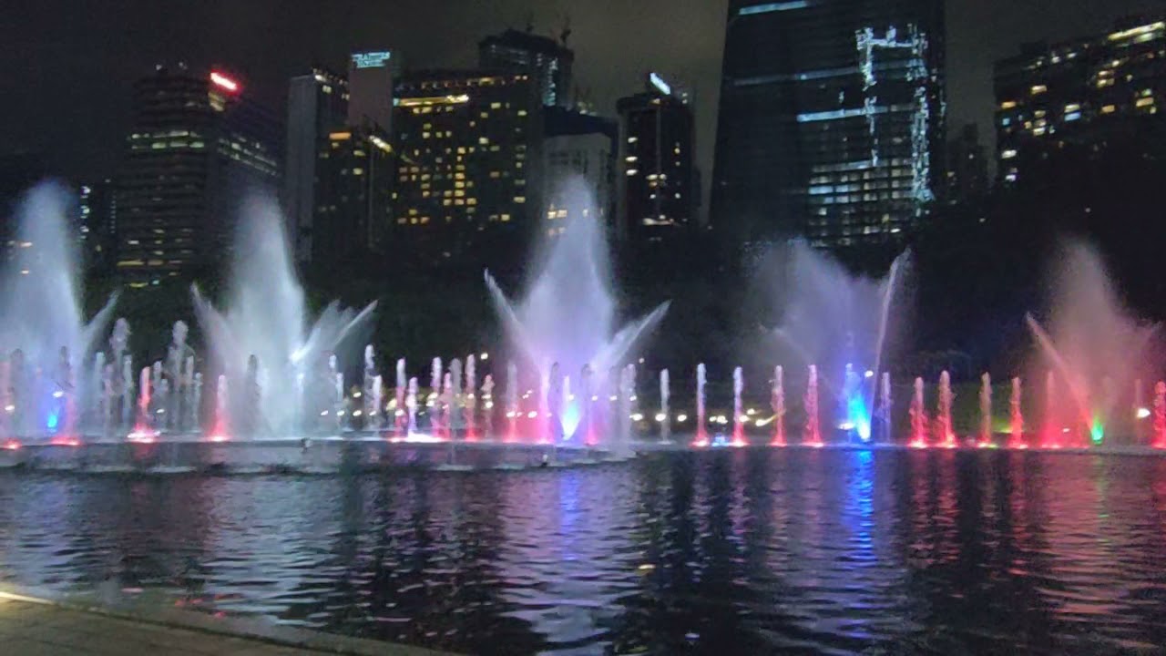 SURIA KLCC MUSICAL FOUNTAIN SHOW.