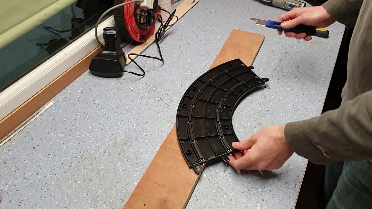 HOW TO: Cut Scalextric Sport track - Part 2: Curves / Bends / Corner