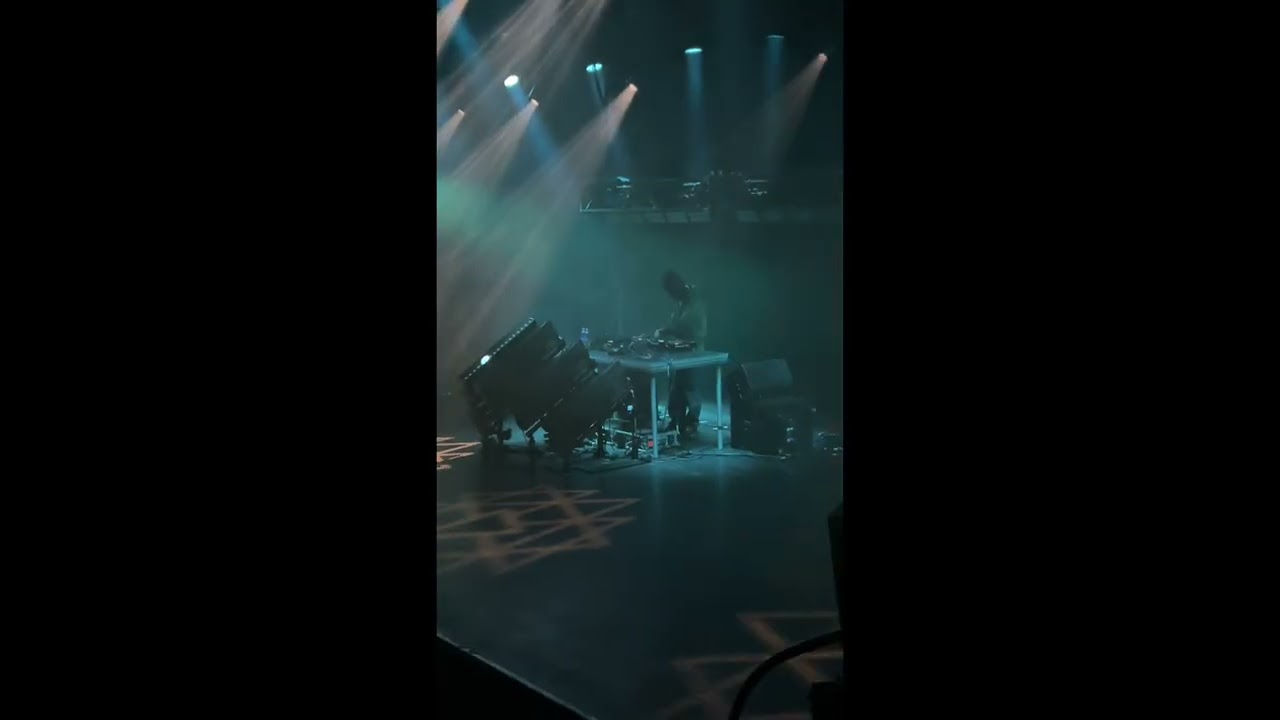 Yung Sherman playing Trhä LIVE at Bladees Cold Vision tour (12/2024)