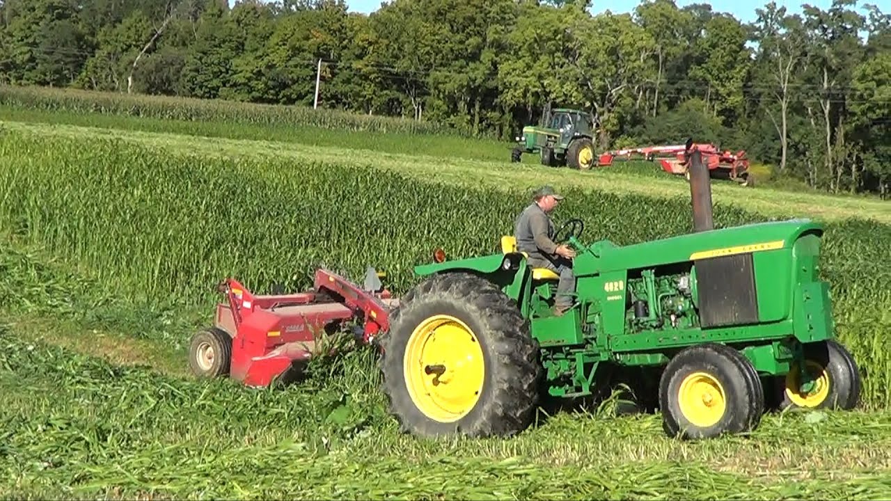 John Deere 4620 Mowing Hay Harvest 2020