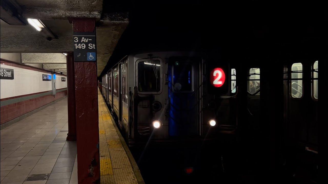 IRT White Plains Rd Line: (2) (5) Trains with Garbage Train @ 3rd Ave-149th St (R33WF, R62A, R142)