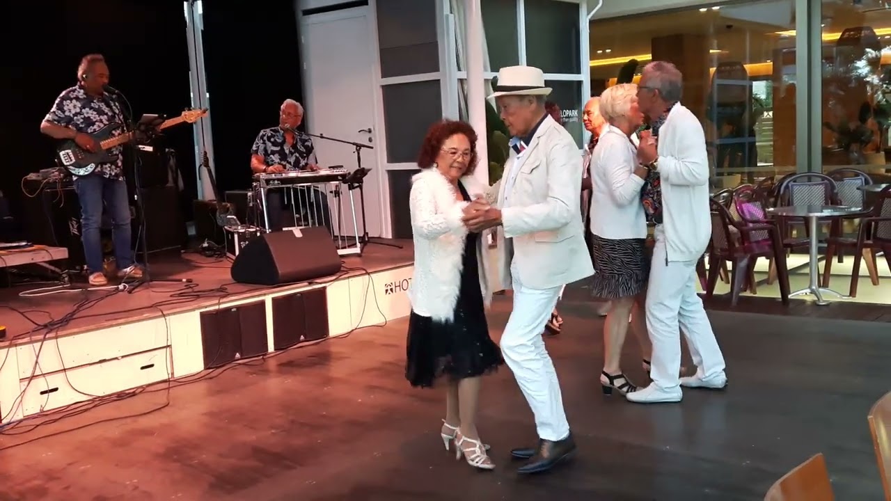 Deel-2)  Hotel Indalo Park : met de Band 