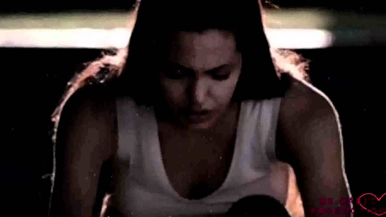 Angelina Jolie- Lose Yourself