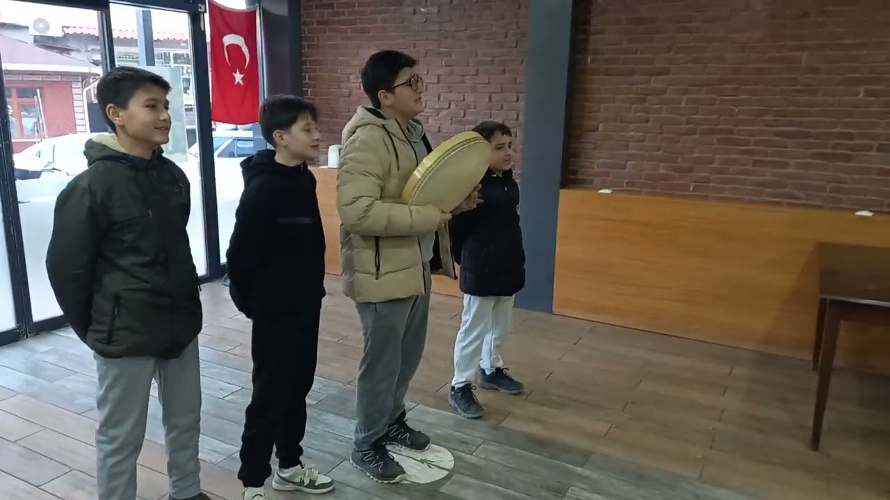 7B ilahi ekibi iftar öncesi mekana giriş 