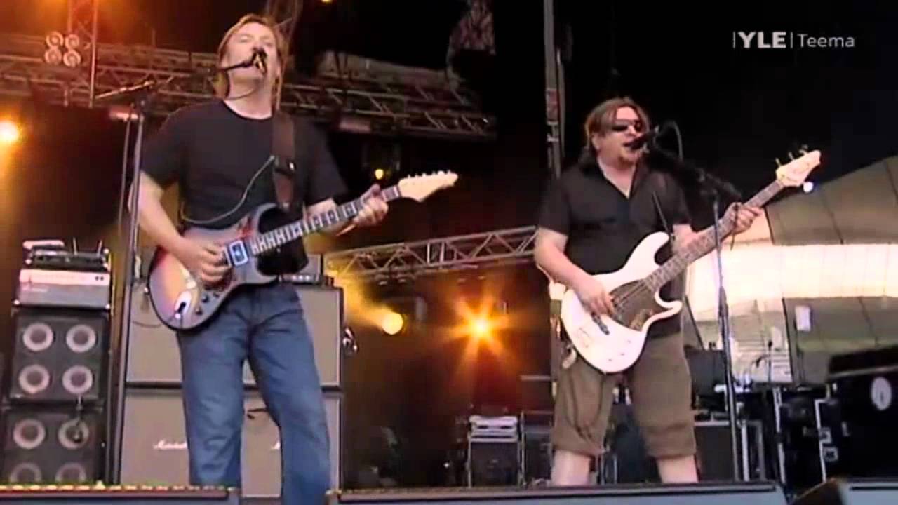 Eppu Normaali feat Iiro Rantala - Murheellisten laulujen maa (Ilosaarirock 2010)