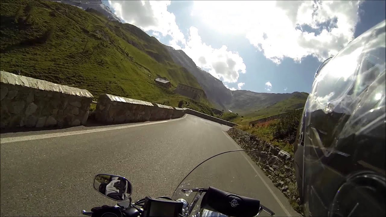 Harley Davidson Road King Classic 2013 on the Stelvio Pass