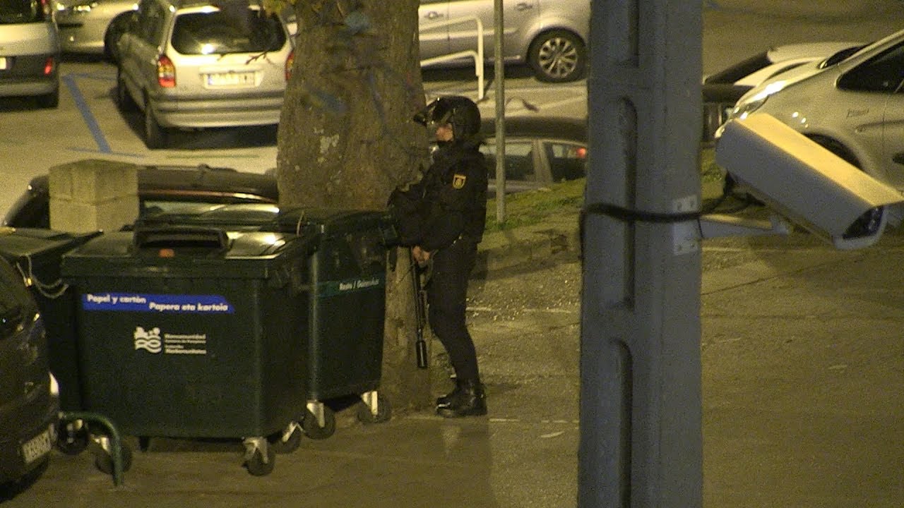 Violencia y ocupación policial tras la kalejira de la tarde