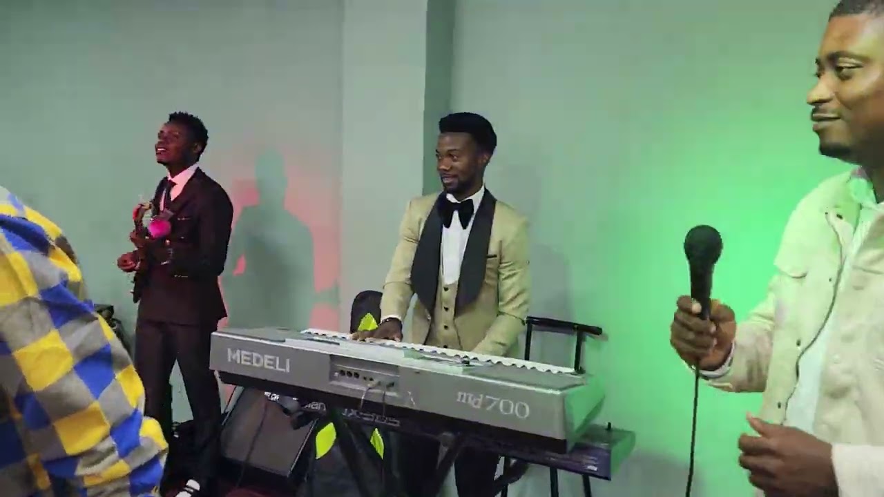Salem music praise Sunday service