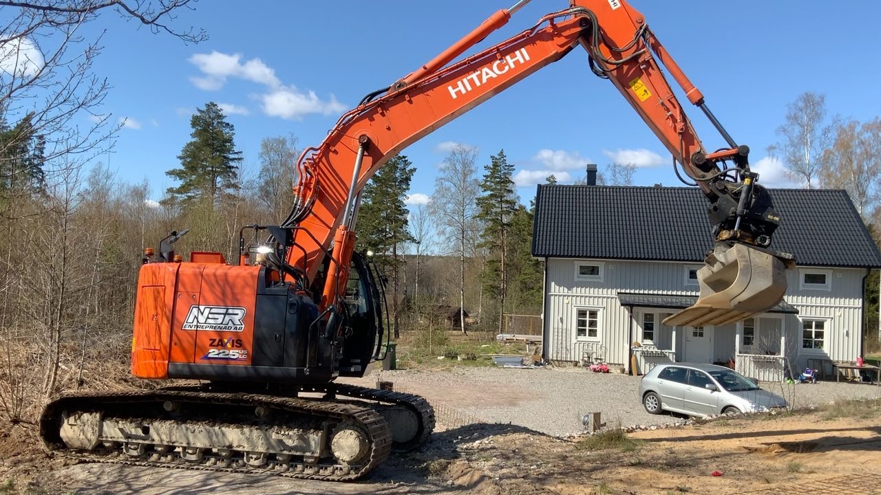 Köp Grävmaskin Hitachi Zx225 uslc-6 med tiltrotator och redskap på Klaravik